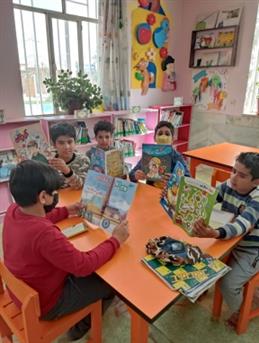 نشریه خوانی بچه های کتابخانه
